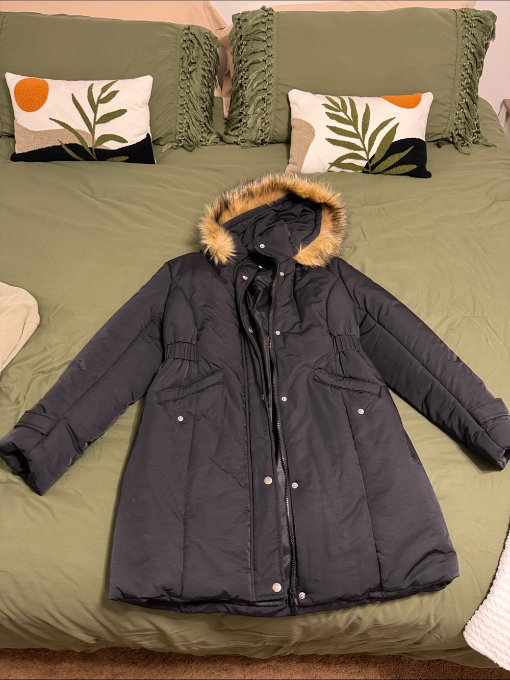 Black Women's Puffer Coat with Faux Fur Hood